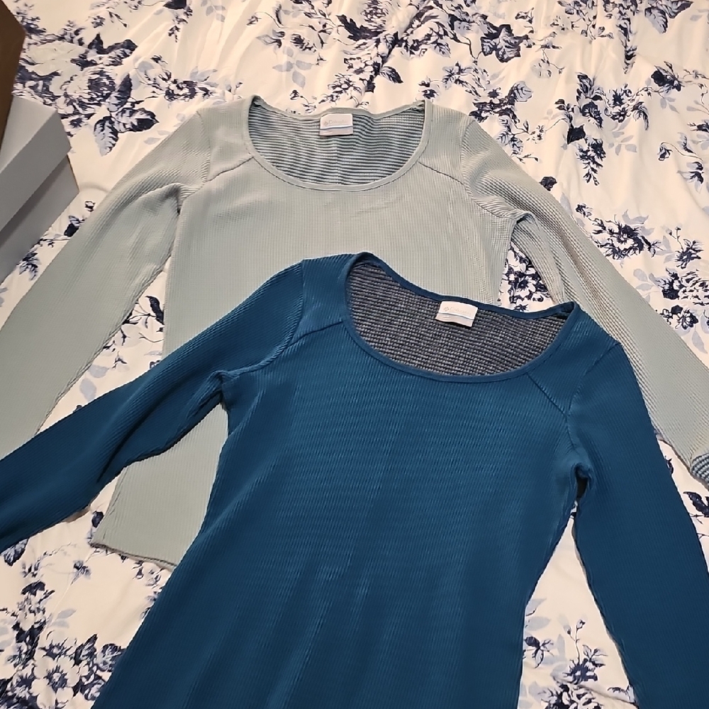 Long Sleeve Ribbed Tops in Blue and Green